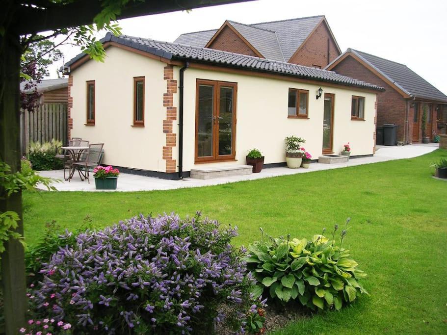 Coastal Garden Lodge Preesall 외부 사진